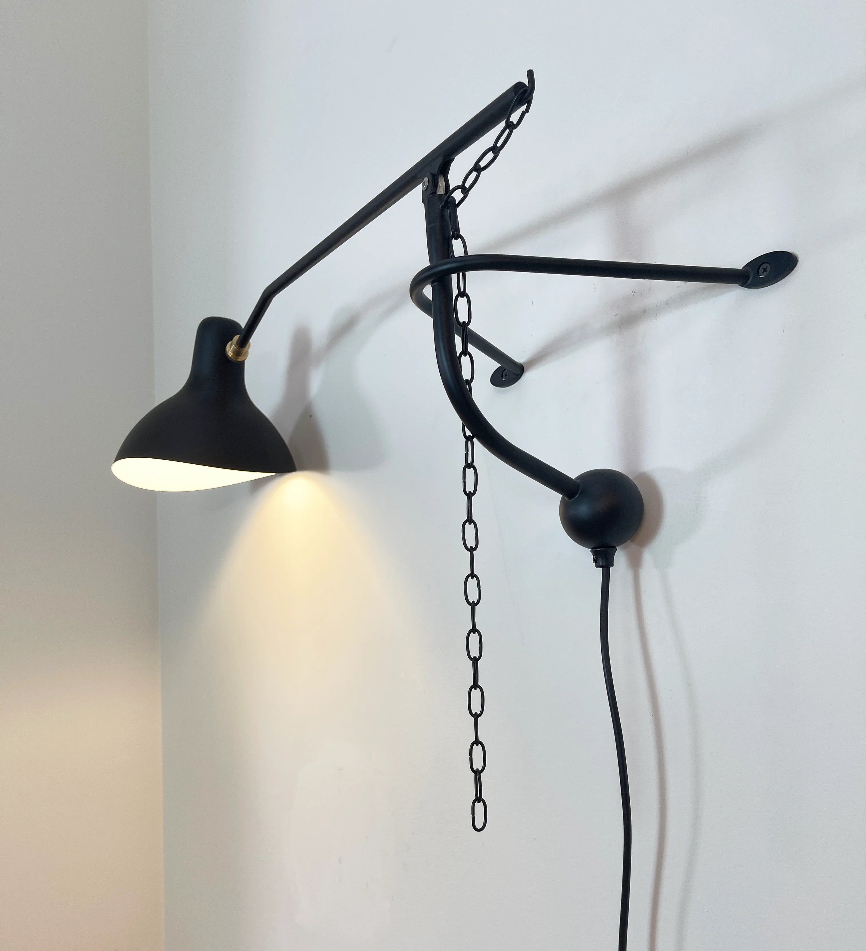 Spiral Mantis Arm Wall Lamp