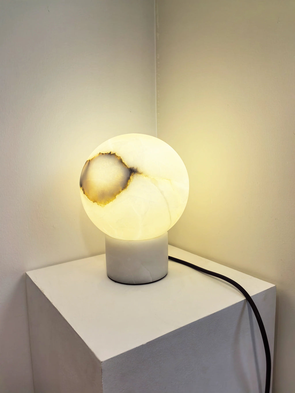 Alabaster Ball Round Table Lamp