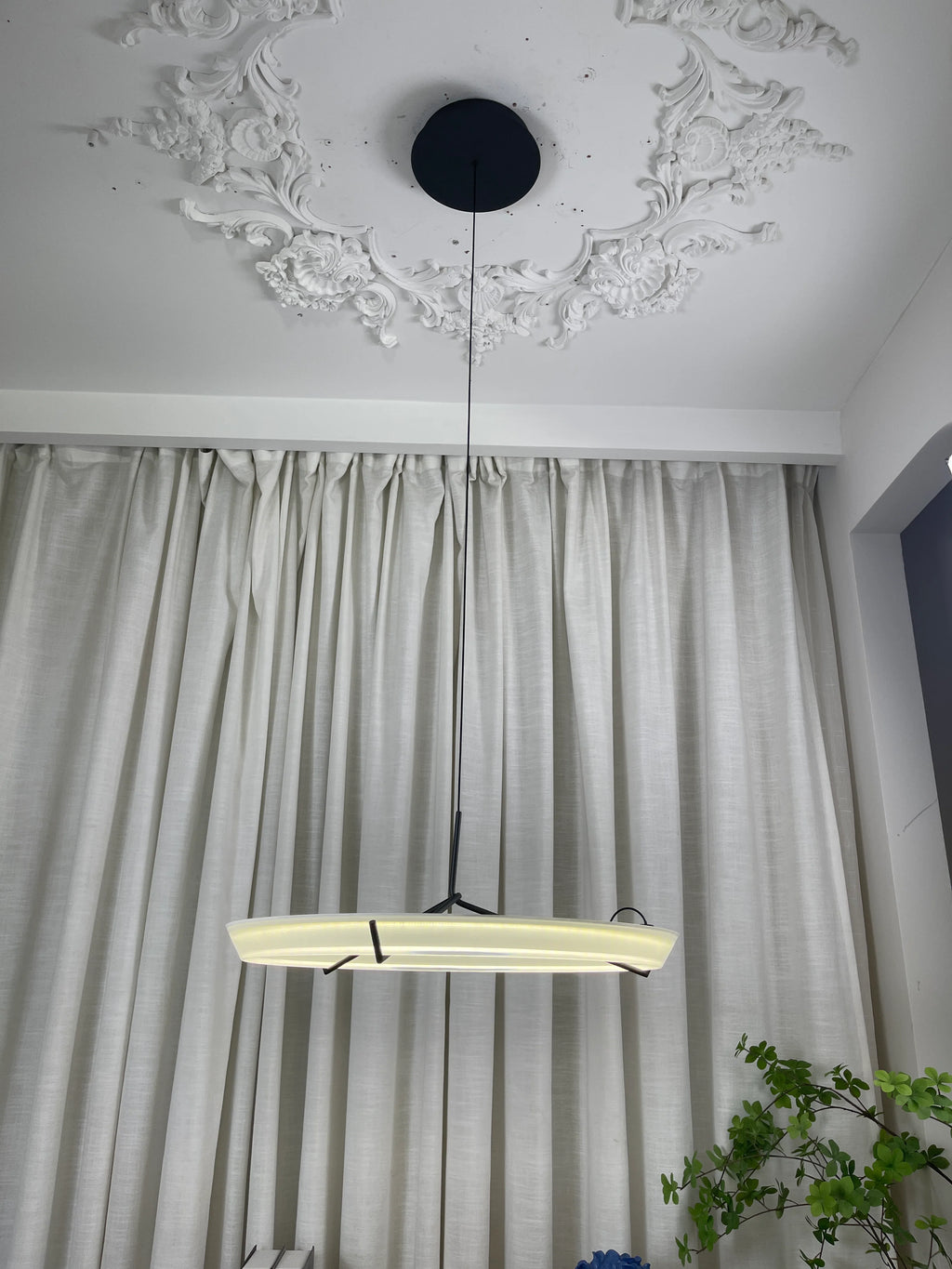 Round Vielle Acrylic Pendant Lamp