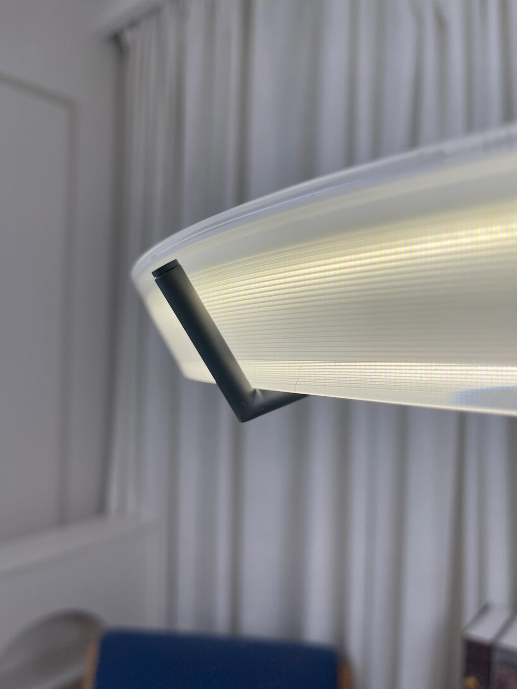 Round Vielle Acrylic Pendant Lamp