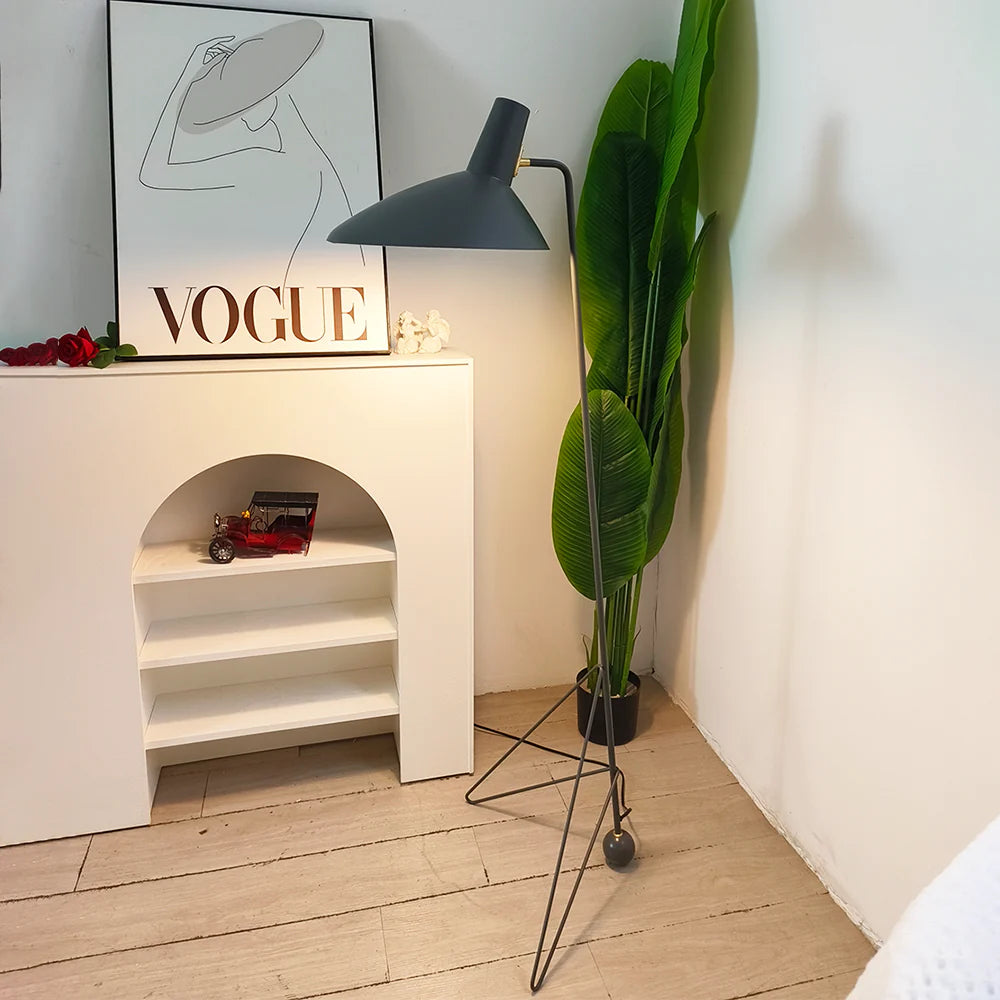 Tripod HM8 Floor Lamp