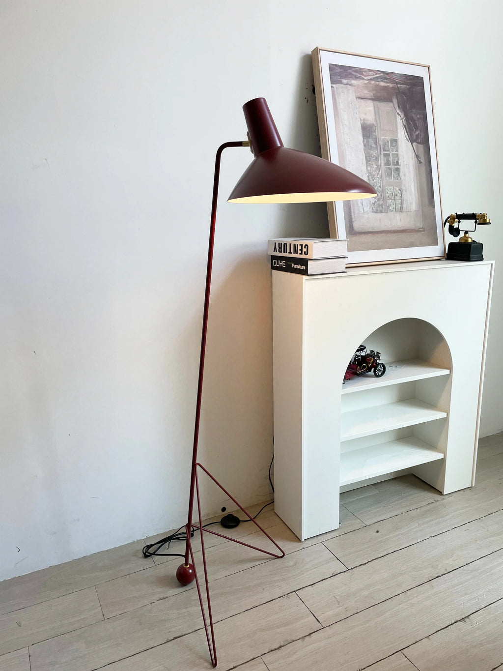 Tripod HM8 Floor Lamp