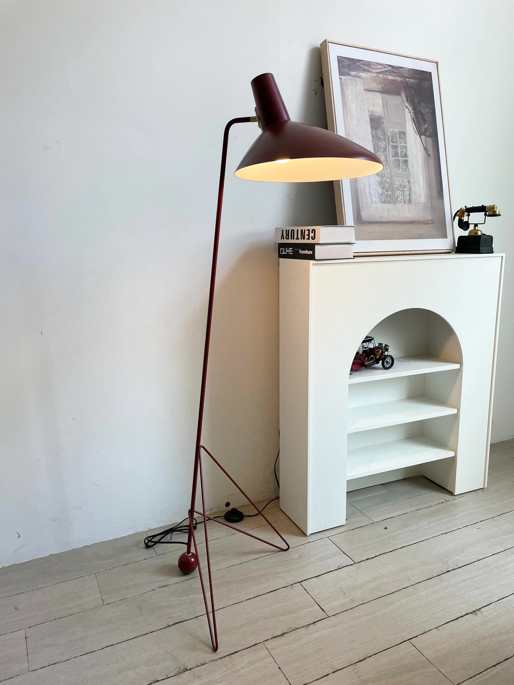 Tripod HM8 Floor Lamp