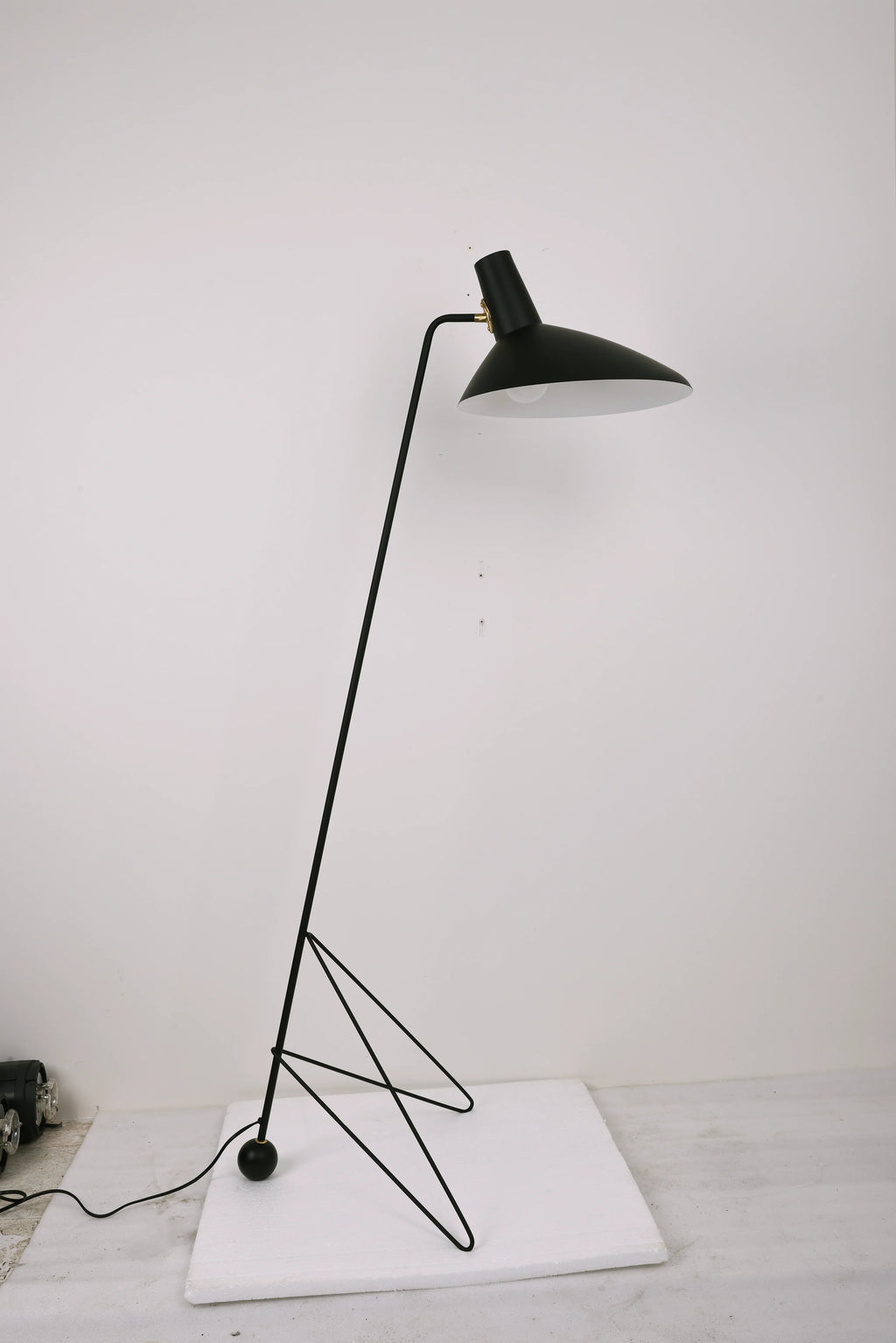 Tripod HM8 Floor Lamp