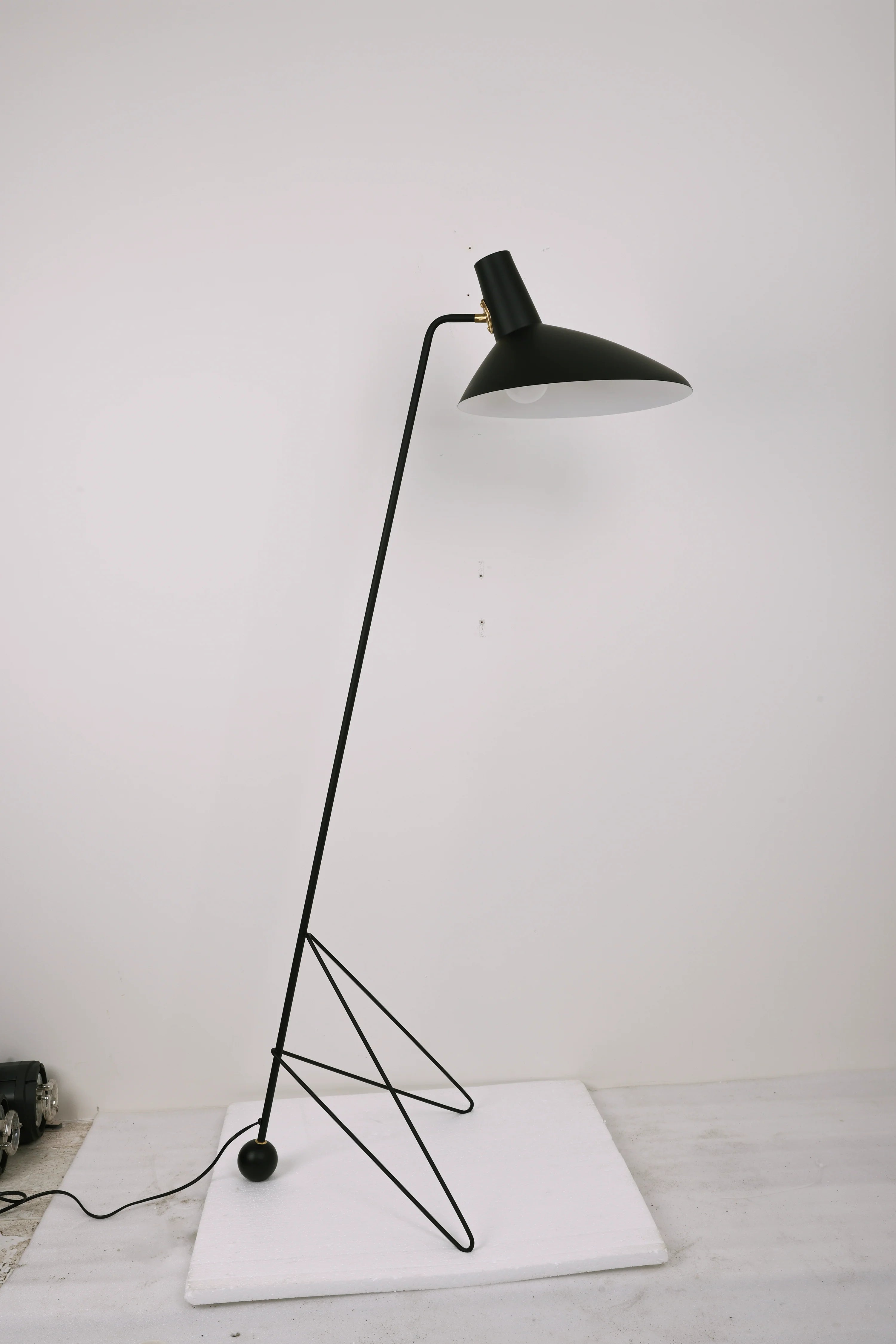 Tripod HM8 Floor Lamp