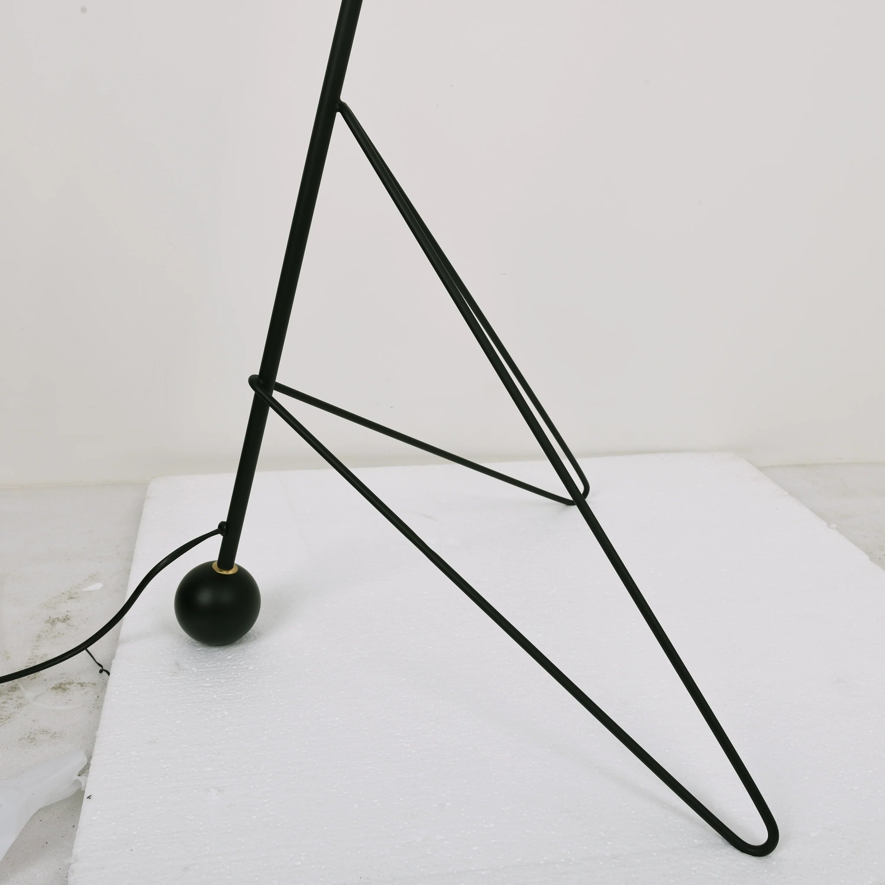Tripod HM8 Floor Lamp
