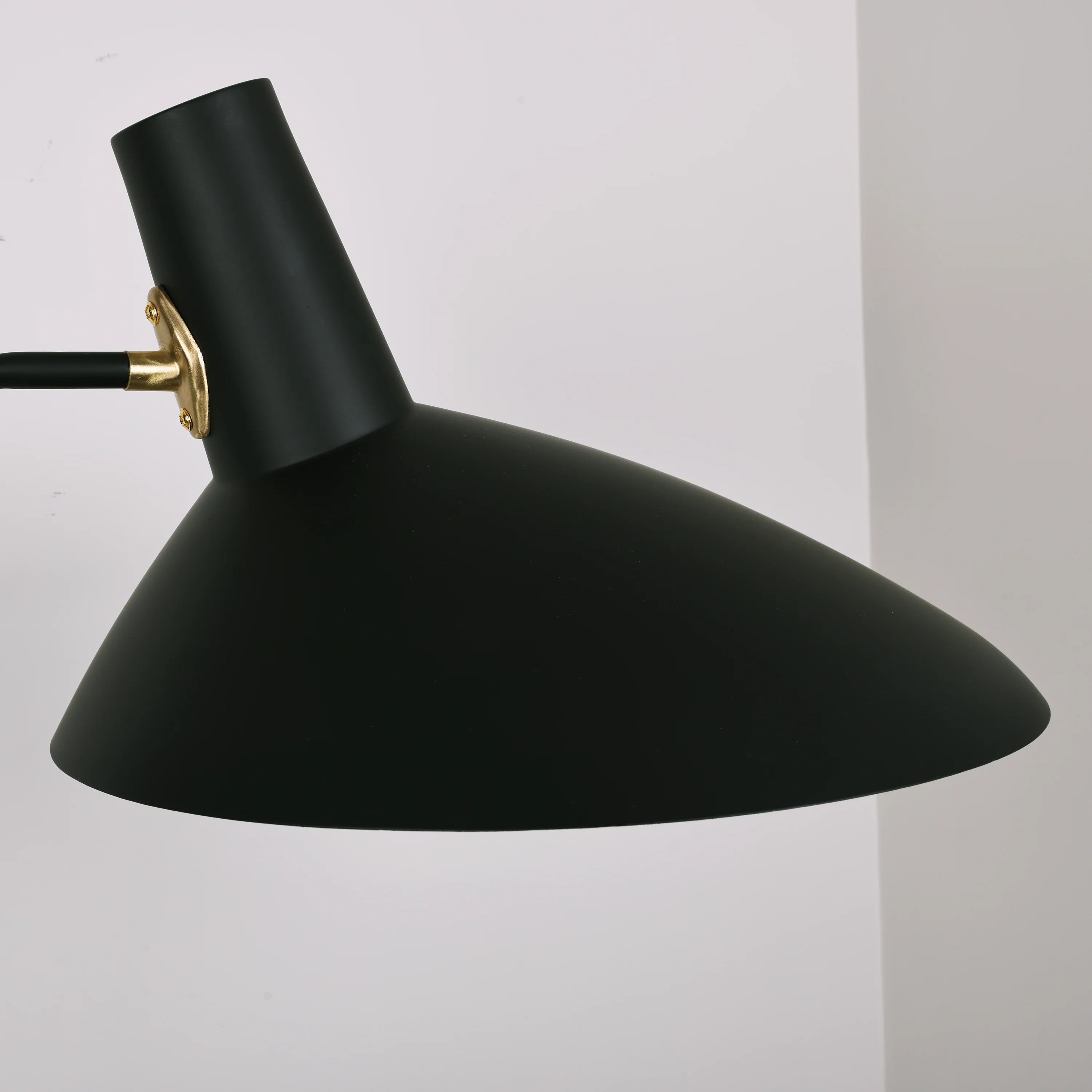 Tripod HM8 Floor Lamp