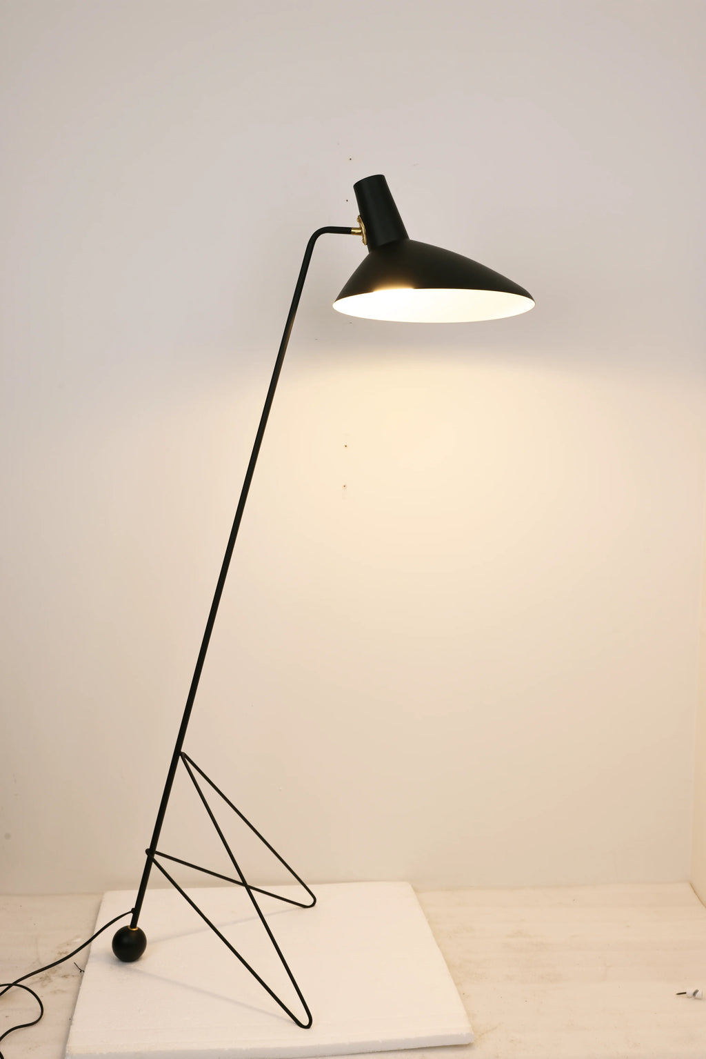 Tripod HM8 Floor Lamp