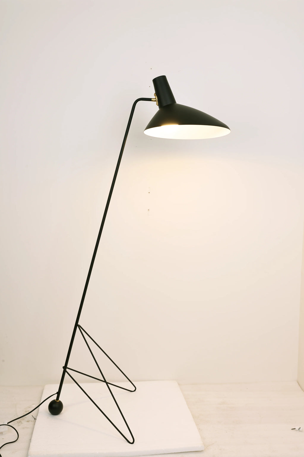 Tripod HM8 Floor Lamp