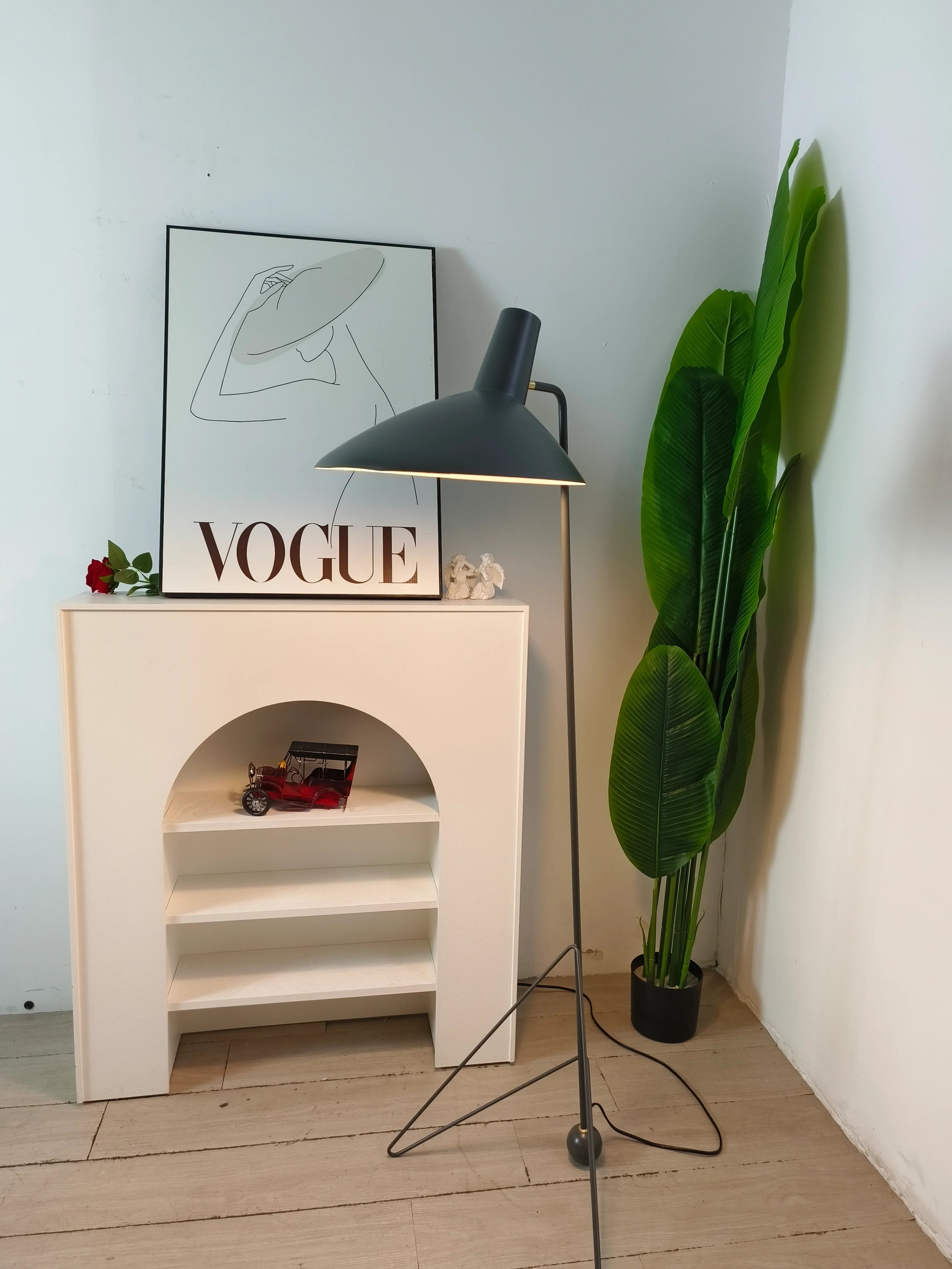 Tripod HM8 Floor Lamp
