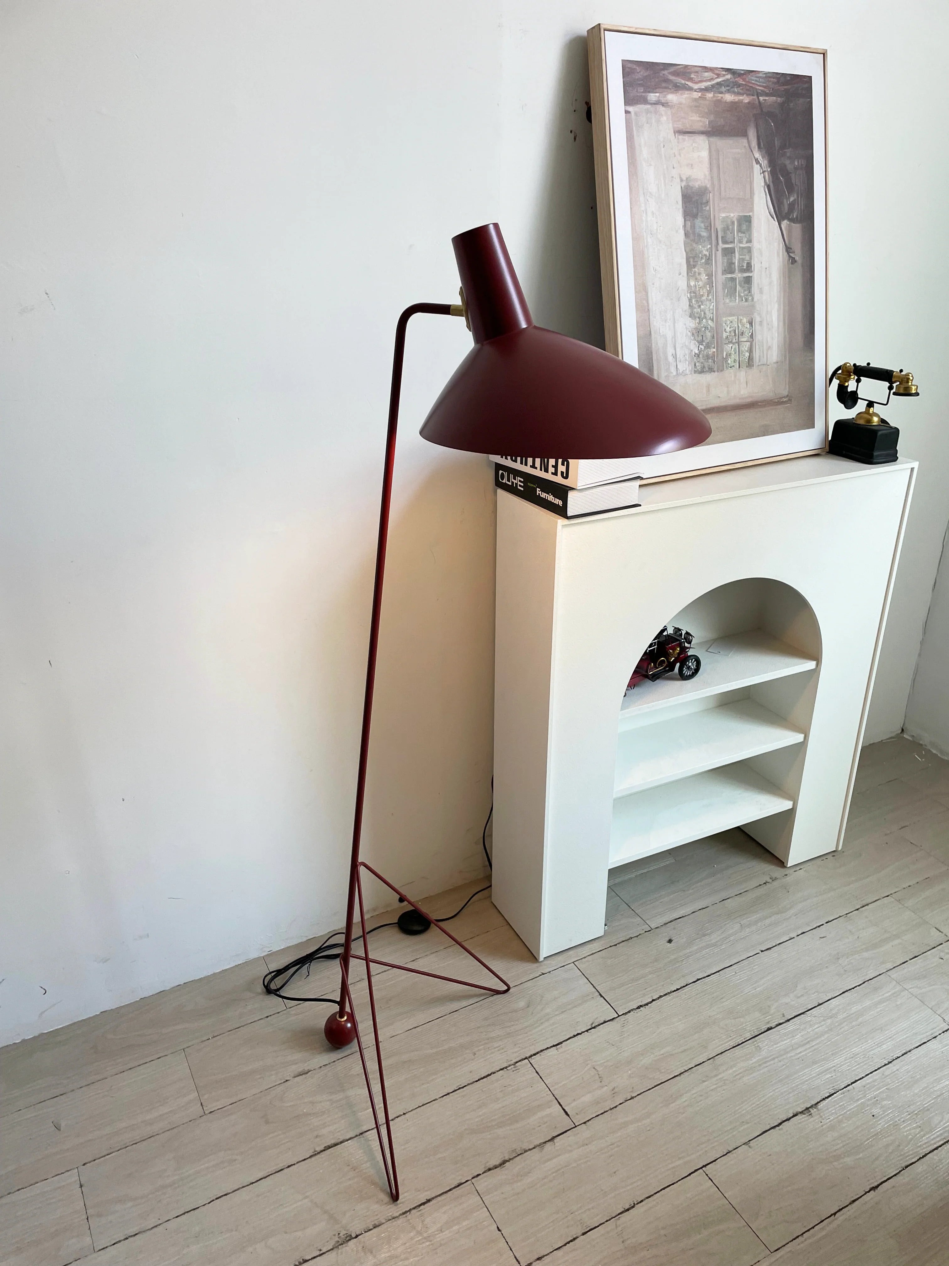 Tripod HM8 Floor Lamp