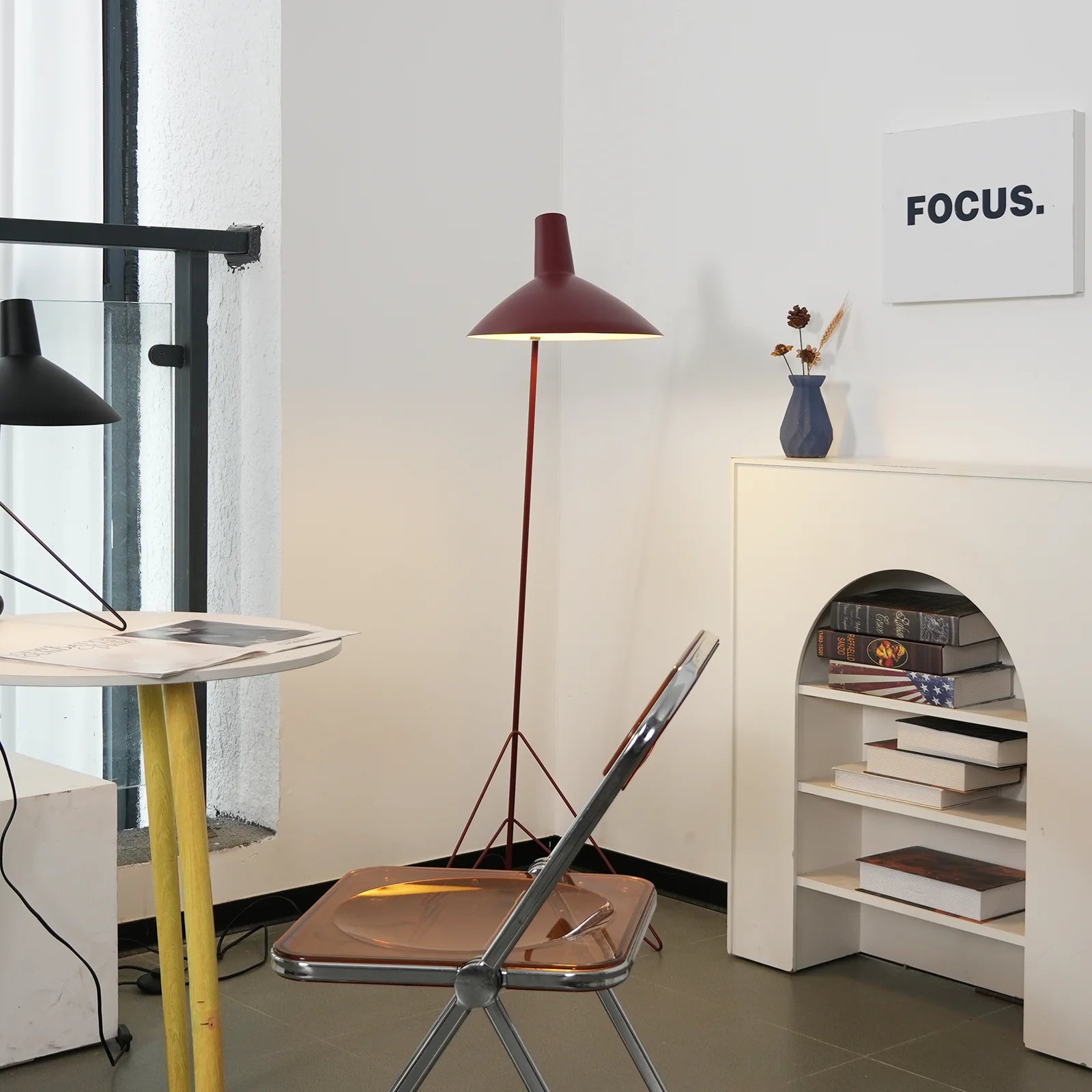 Tripod HM8 Floor Lamp