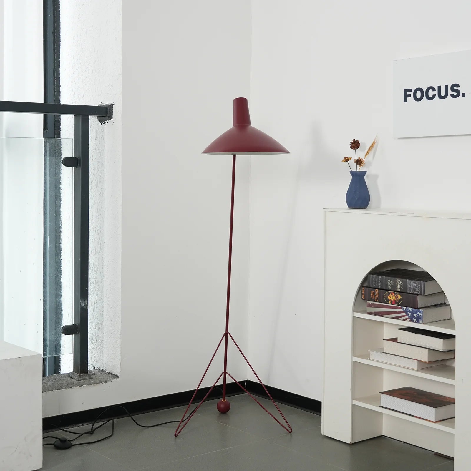 Tripod HM8 Floor Lamp