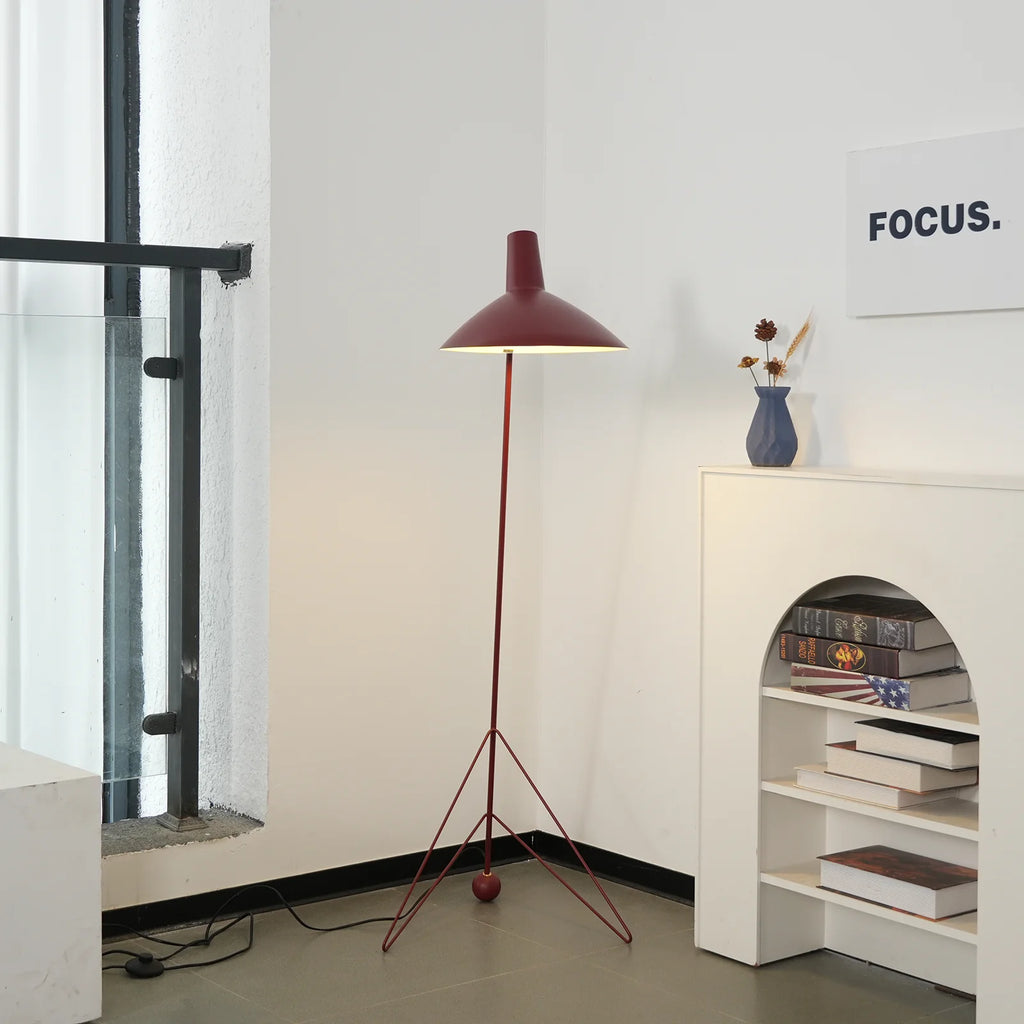 Tripod HM8 Floor Lamp
