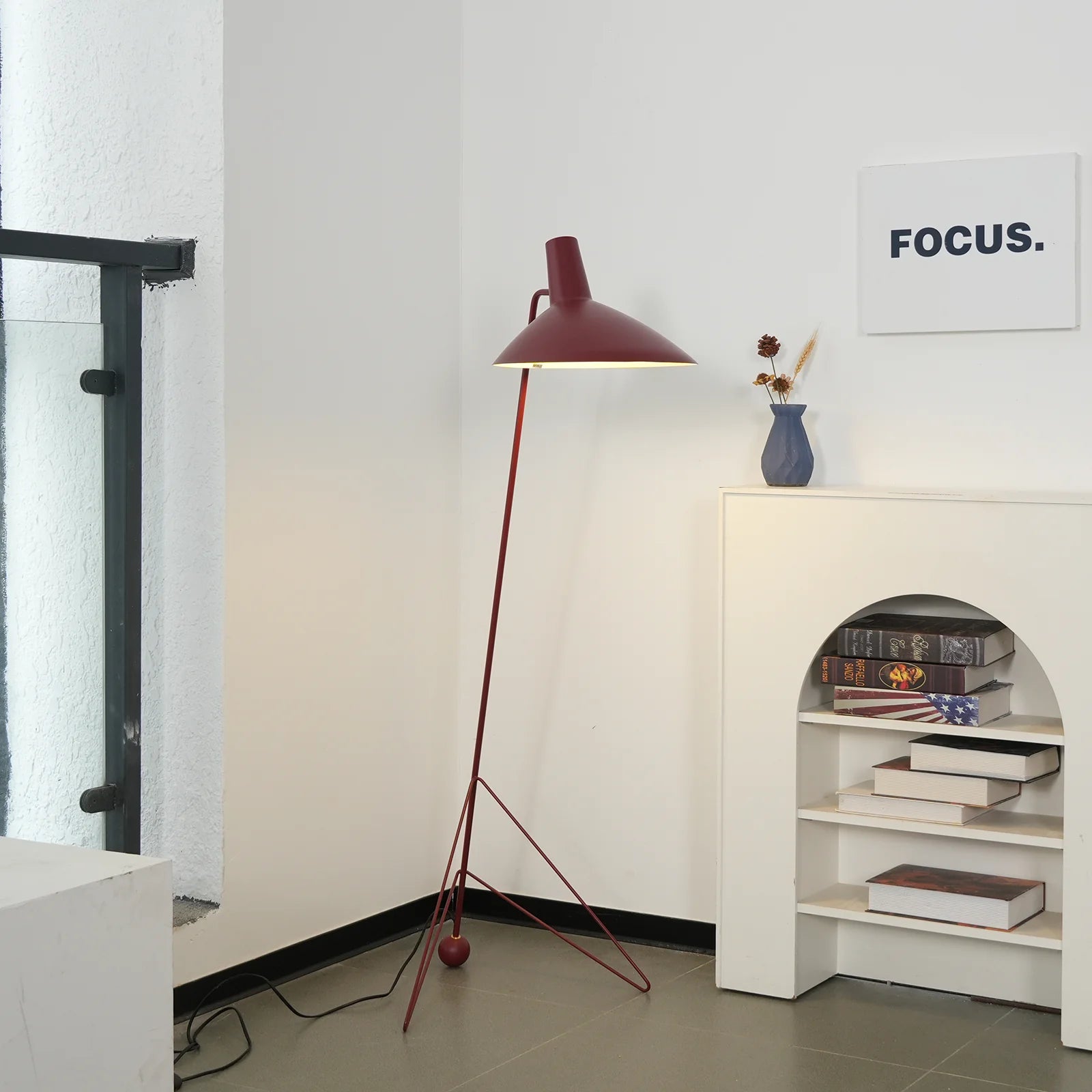 Tripod HM8 Floor Lamp