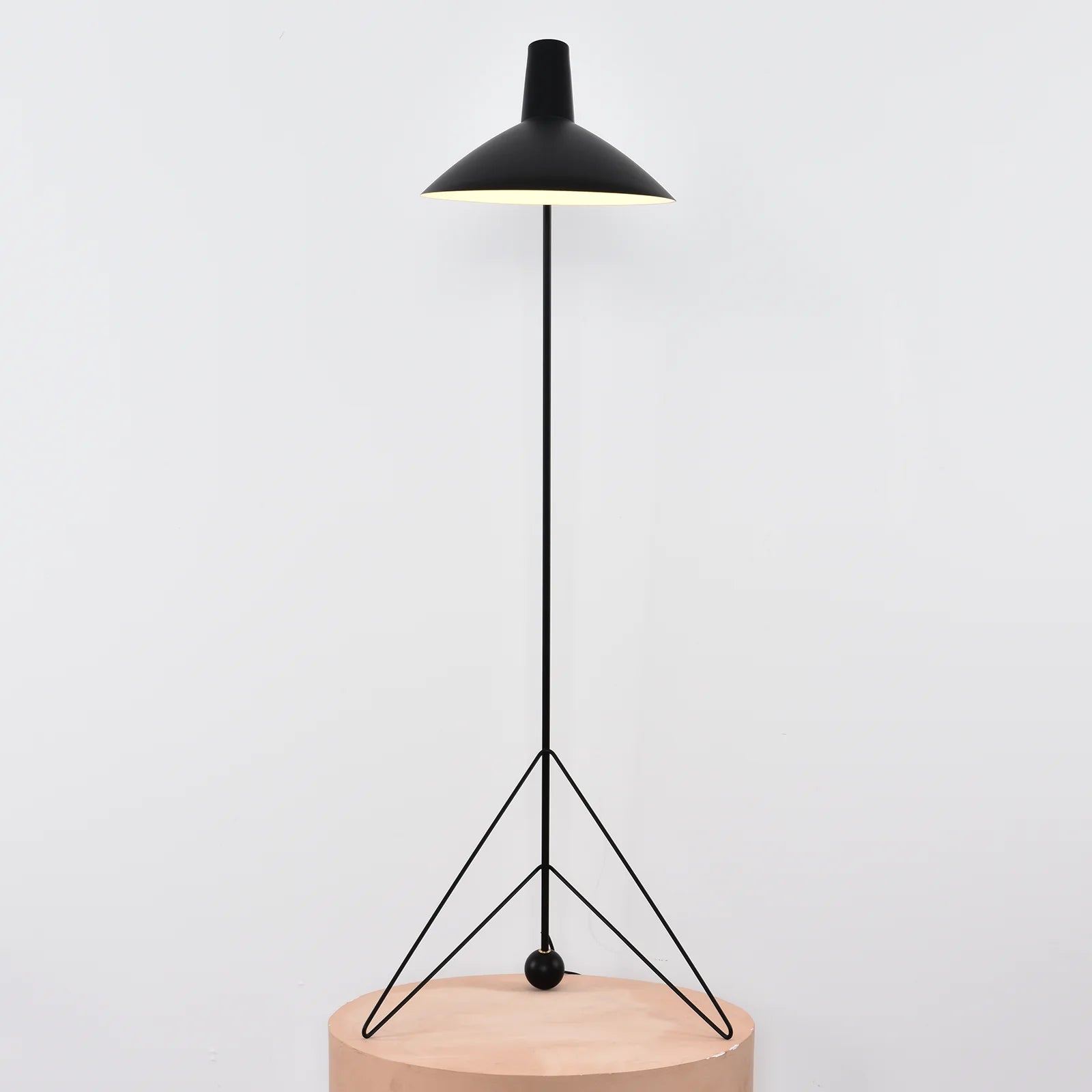 Tripod HM8 Floor Lamp