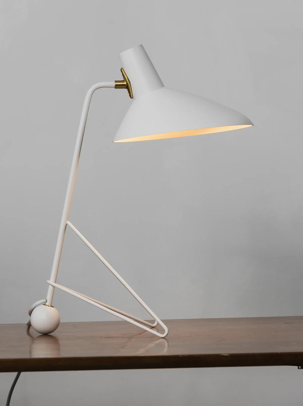 Tripod HM9 Simple Table Lamp