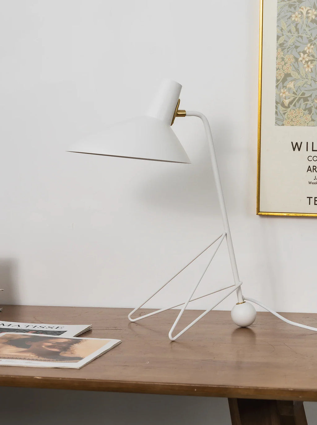 Tripod HM9 Simple Table Lamp